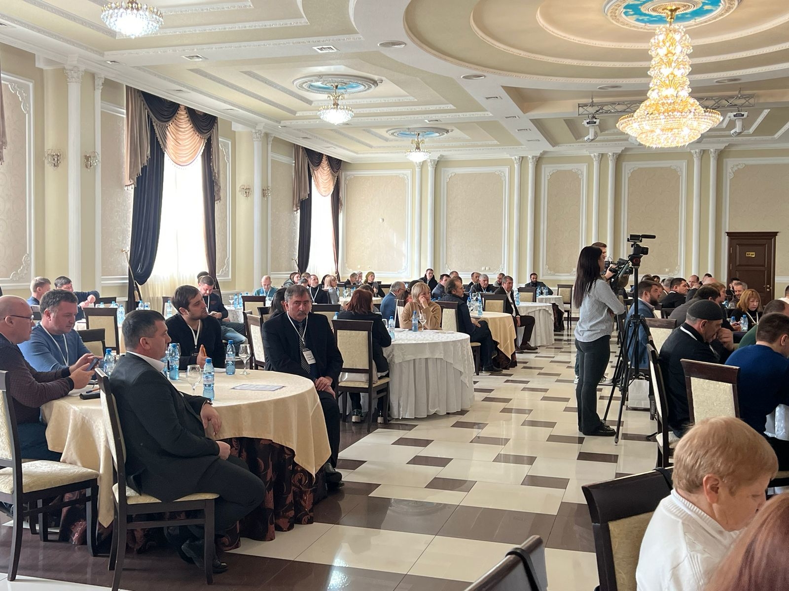 ИО Директора АУРА «Республиканский бизнес-инкубатор» Хасанов Махмуд Ераджибович принял участие в конференции  «Мой бизнес. Сады и ягоды» которая прошла 21-22 февраля 2024 г. в г. Майкопе